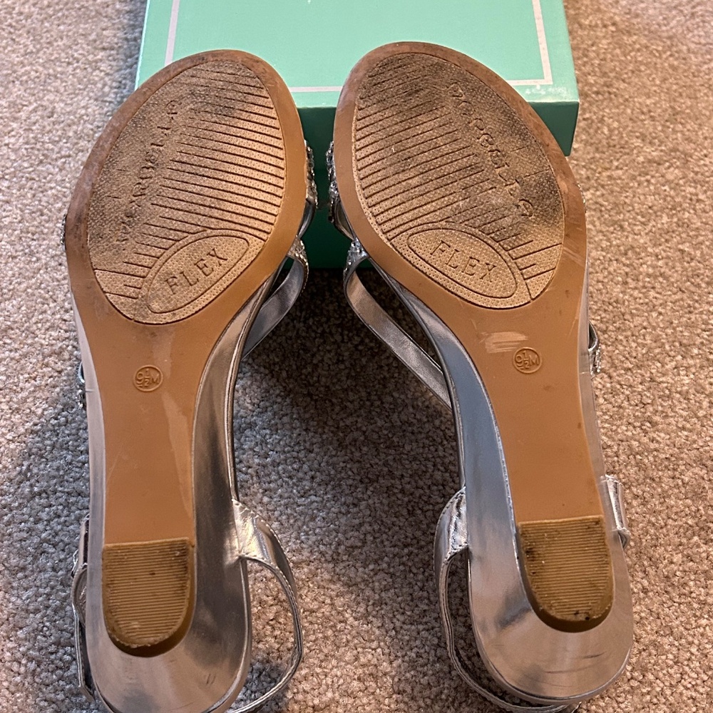 Sandals - Picture 5 of 6